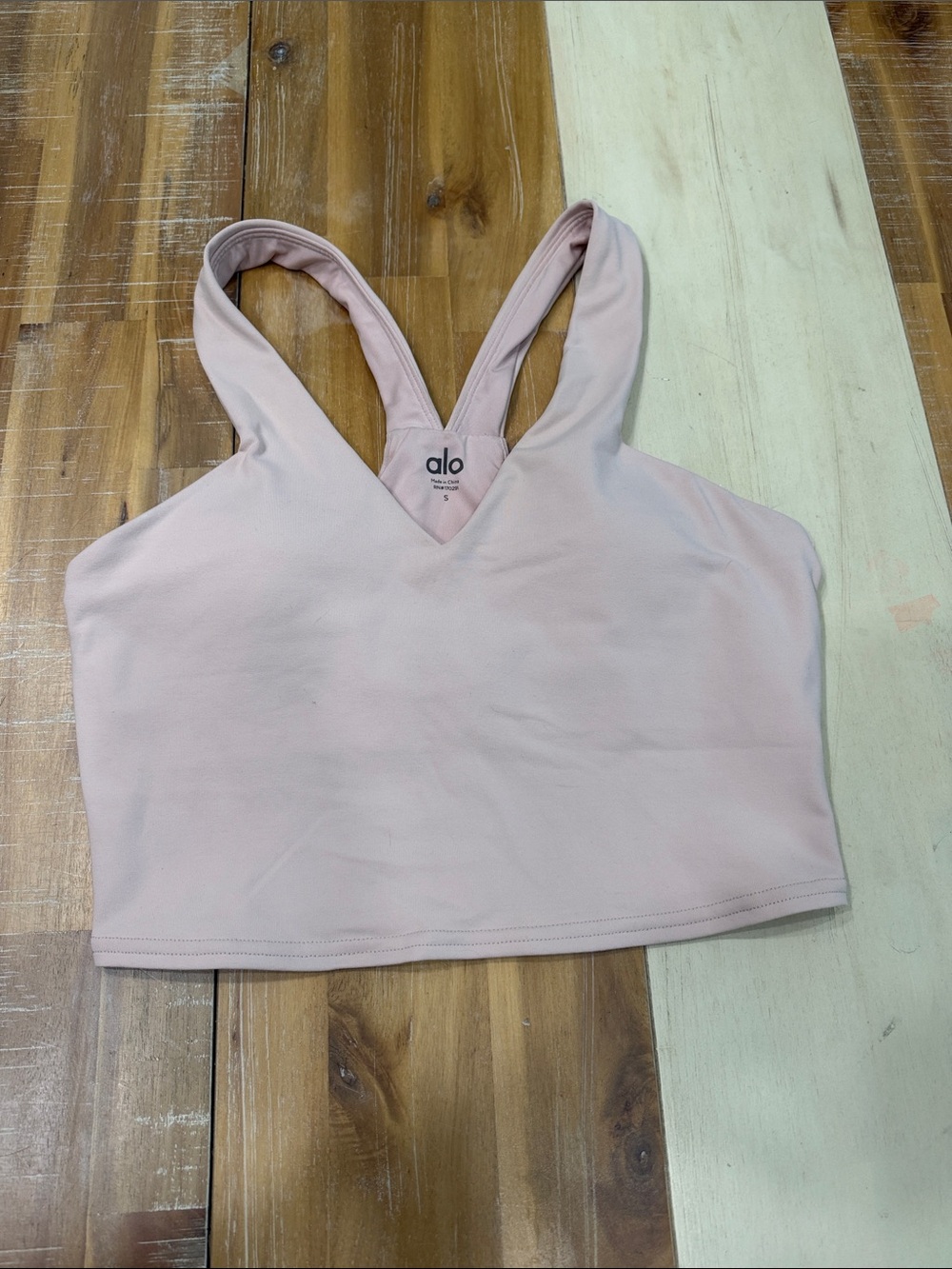 ALO Yoga Light Blush V‑Neck Padded Sports Bra
